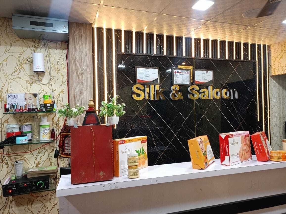 मेरठ में 'Silk Salon' पर फिर उठे सवाल: वायरल वीडियो के बाद कार्रवाई पर खड़े हुए गंभीर प्रश्न