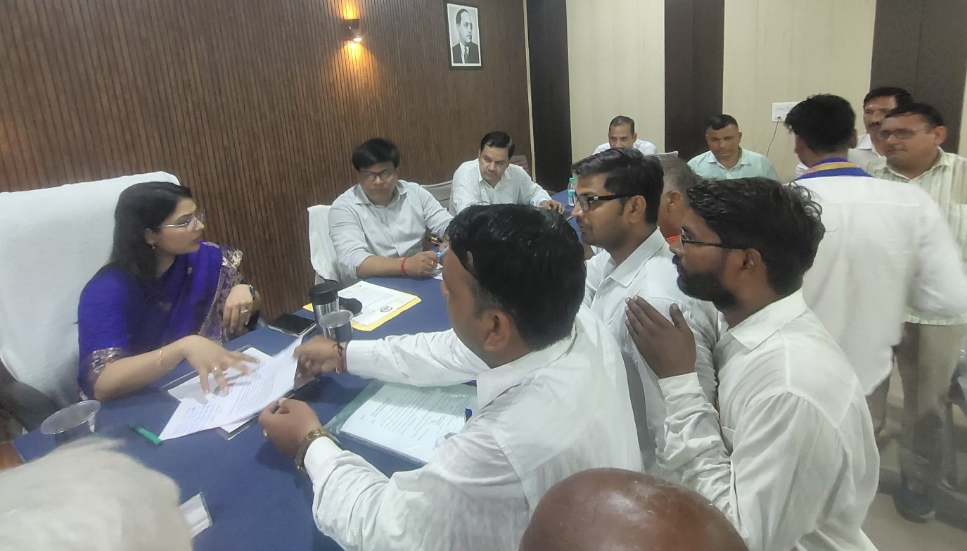 गढ़मुक्तेश्वर टोल अप्रूवल जांच रिपोर्ट सार्वजनिक करने की मांग, जिलाधिकारी को सौंपा ज्ञापन