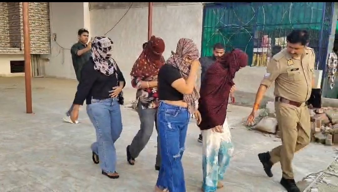 ड्रीम हॉलिडे होटल में कथित देह व्यापार की सूचना पर हंगामा, पुलिस ने कई लोगों को हिरासत में लिया