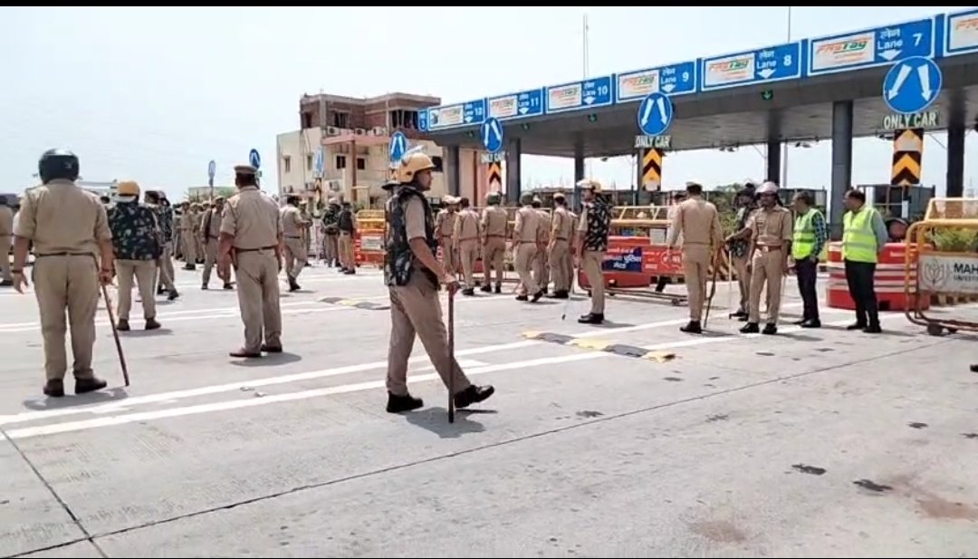 ललिता गौतम के परिवार से मिलने जा रहे कांग्रेस प्रतिनिधिमंडल को पुलिस ने काशी टोल प्लाजा पर रोका