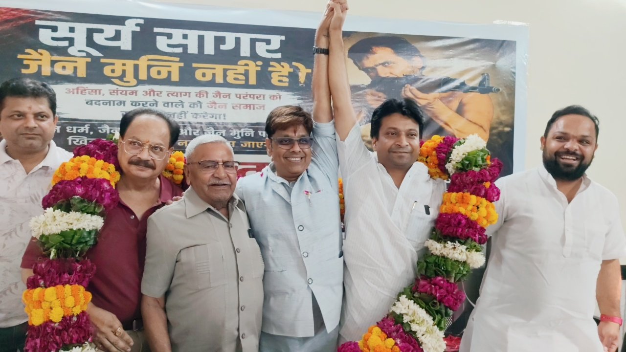 मेरठ: जैन समाज के प्रबुद्ध लोगों ने की प्रेसवार्ता, सूर्य सागर को जैन मुनि मानने से किया इनकार