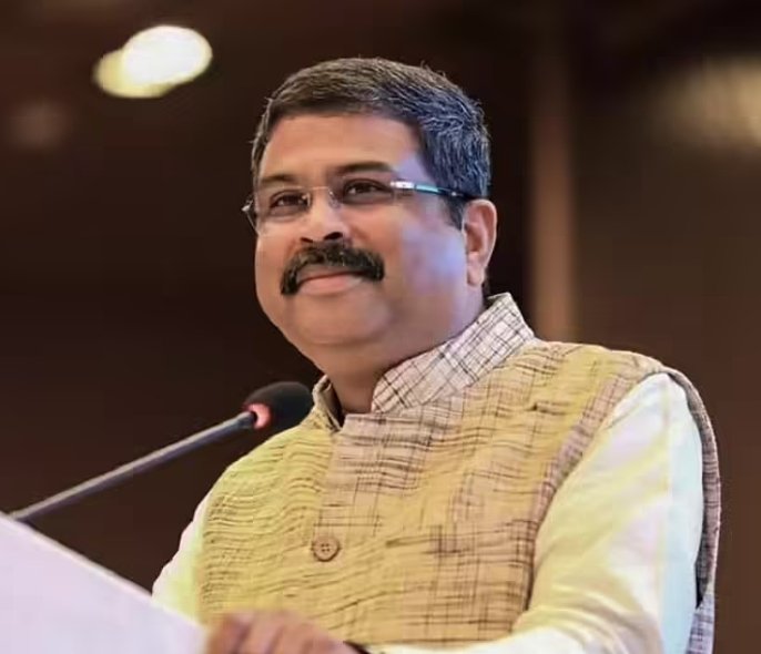 शिक्षा मंत्री धर्मेंद्र प्रधान ने दिया इस्तीफा