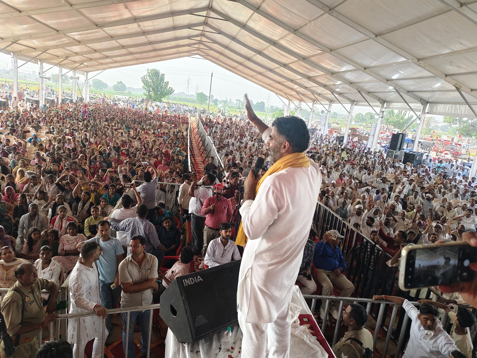 लावड़ में अतुल प्रधान ने 1000 मेधावी बेटियों को बांटी साइकिल, शिक्षा को बढ़ावा देने पर जोर